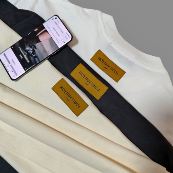 ブランドTシャツ側面デザイン